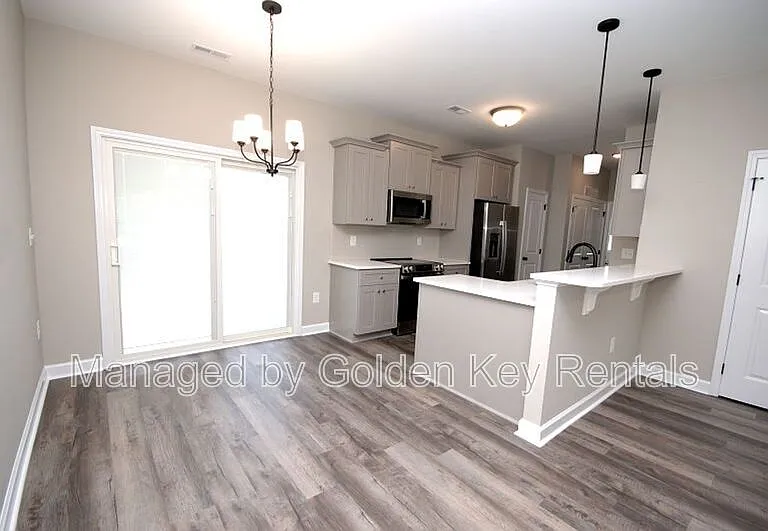 401 S Church St — Photo 3