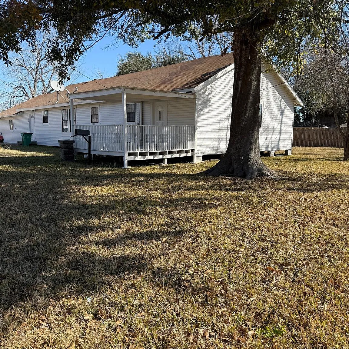 4 bed, 2.0 bath, 2440 sqft, $1,750 — Photo 2