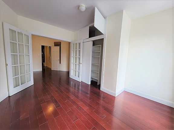 2nd image of 121 W 104th St #2Z