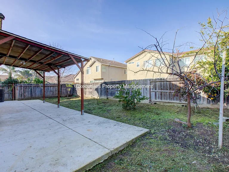 4651 Stern Dr — Photo 16