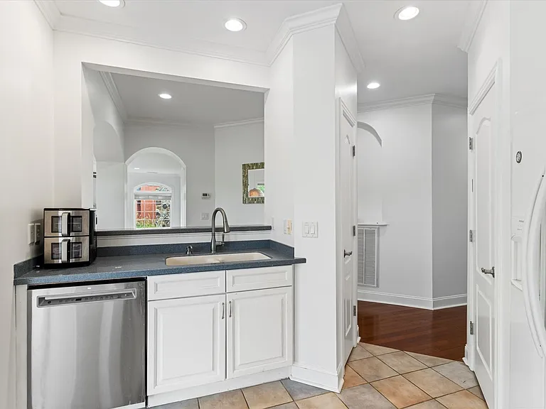 901 Renaissance Ct — Photo 7