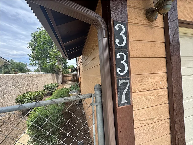 337 S San Dimas Canyon Rd — Photo 2