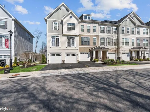 12757 Lotte Dr, Woodbridge, VA 22192