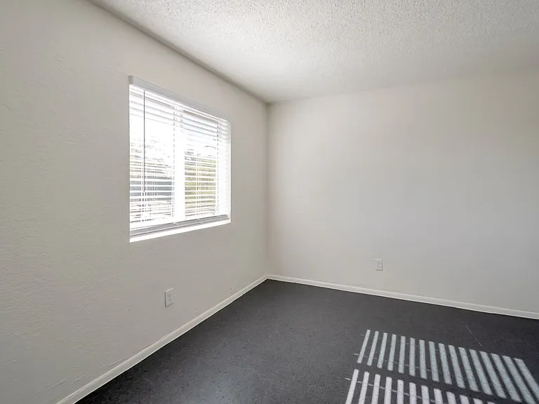 2234 W Hazelwood St — Photo 58