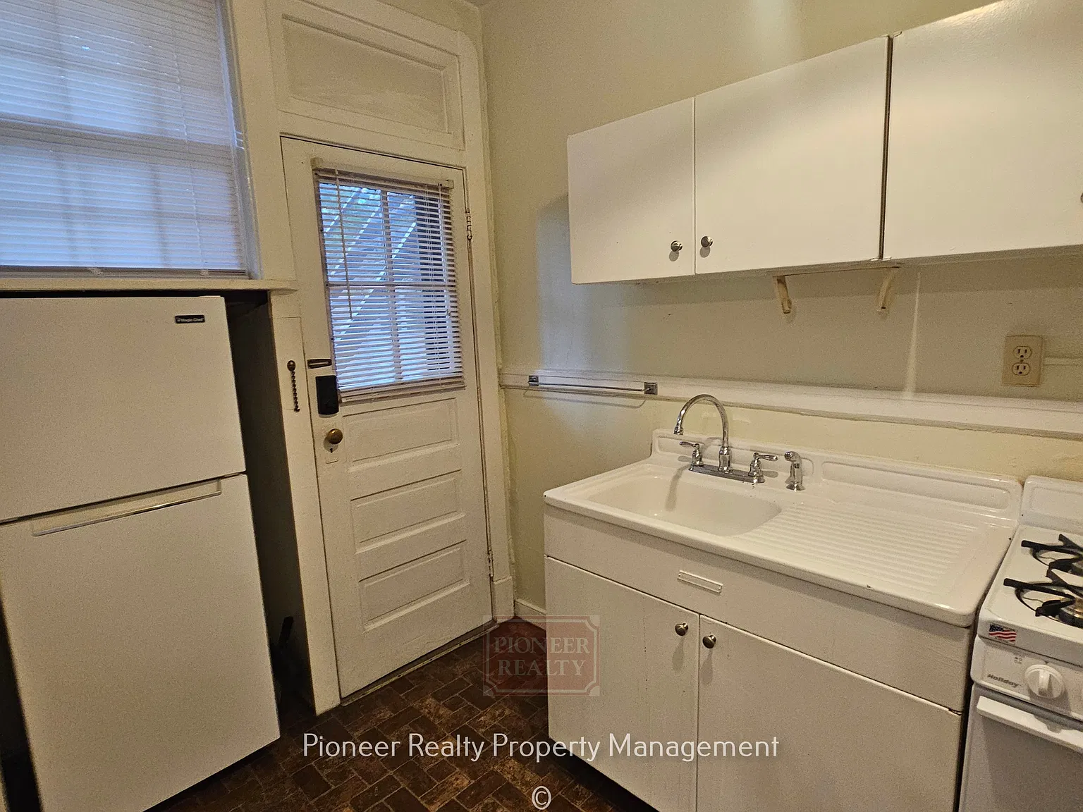 3110 Kensington Avenue - 7 — Photo 4