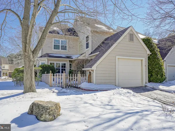 82 Woodlake Dr, Marlton, NJ 08053