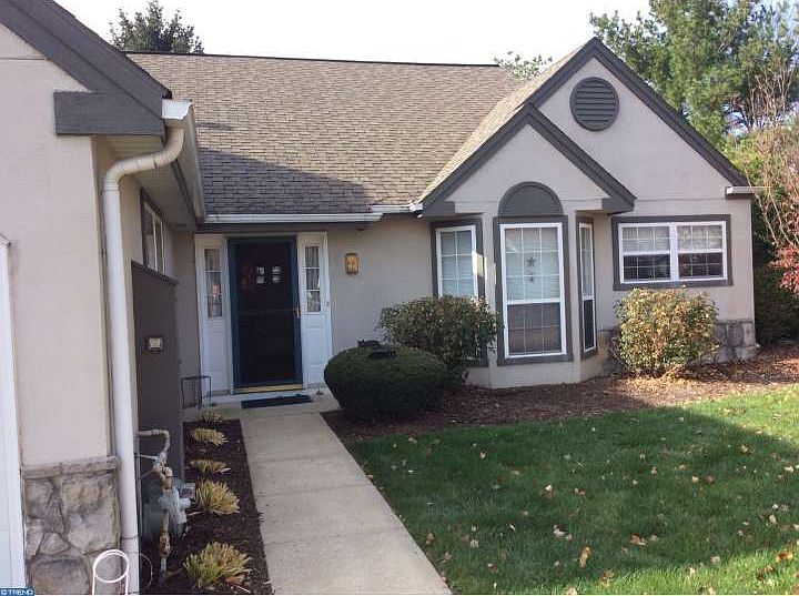 1st image of 176 Hawthorne Ct