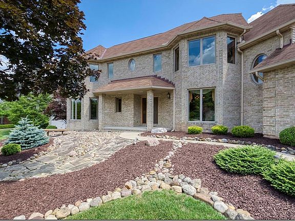 2nd image of 10555 Cambridge Cir