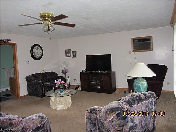 4th image of 1031 Woodglen Ave