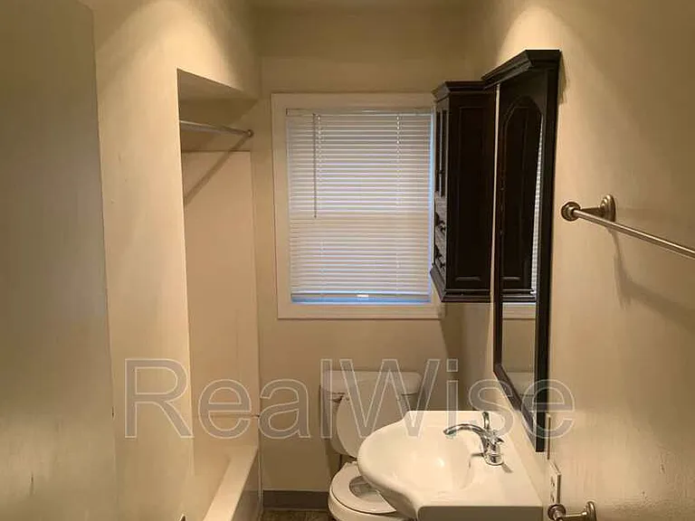 443 NE Baker Dr — Photo 9