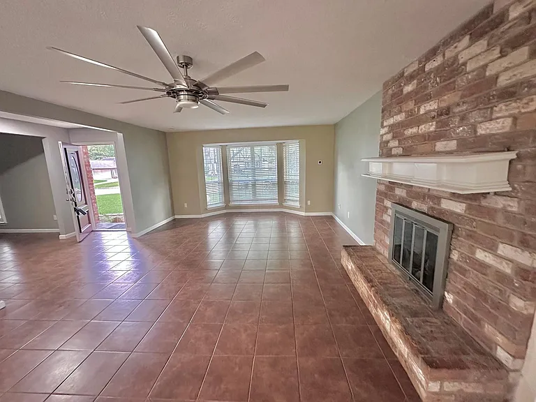 17502 Cassina Dr — Photo 13
