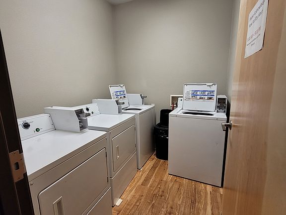 3rd image of 3535 Shanly St #4