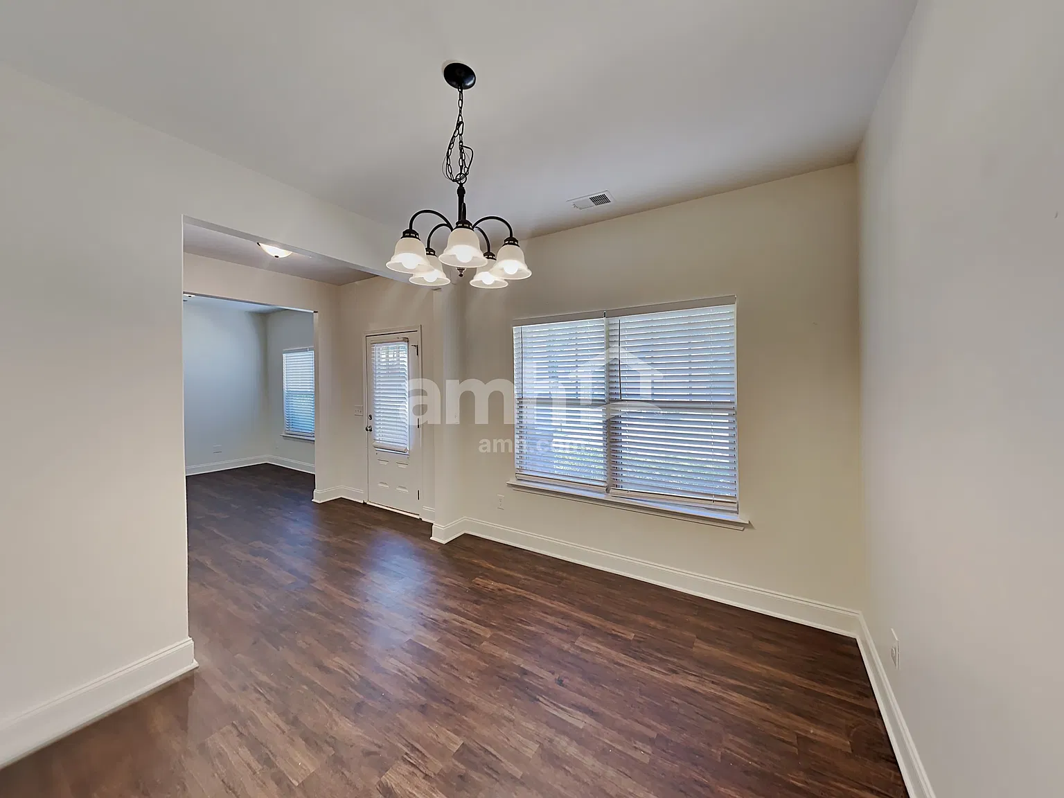 5 bed, 2.5 bath, 2363 sqft, $2,495 — Photo 4