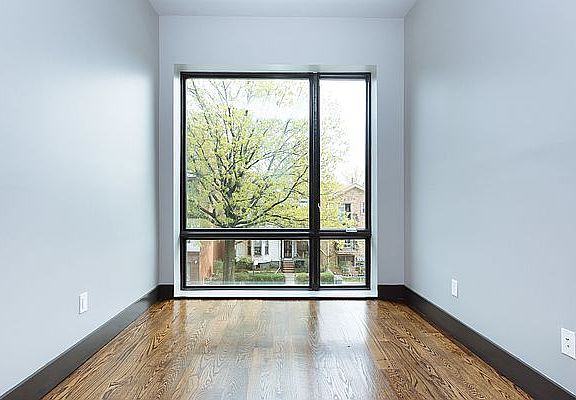 4th image of 239 Hawthorne St #4G