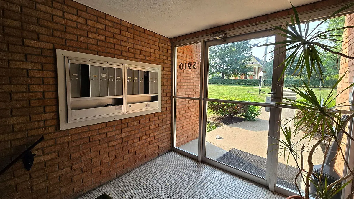 Building Photo - 5910 Belmont Ave #12