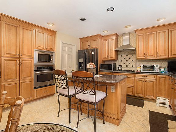 5th image of 3422 Park Forest Dr