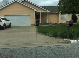 1228 Meyer Dr, Salina, KS 67401