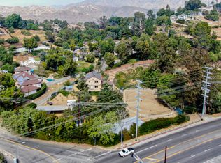 10165 N Sunland Blvd, Sunland, CA 91040