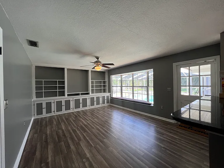 630 Queens Cir — Photo 9