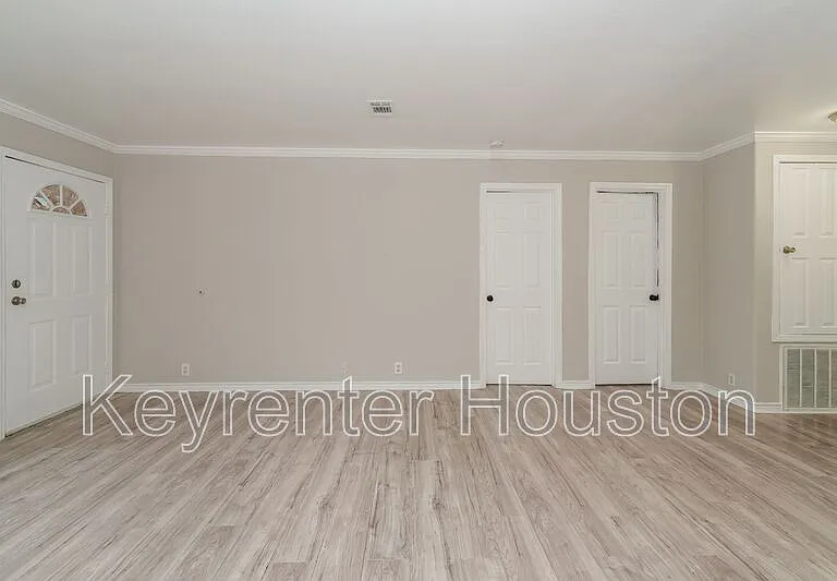 829 Marjorie St #B — Photo 2