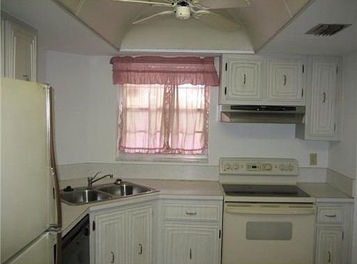 5th image of 18081 Country Club Drive #11-107