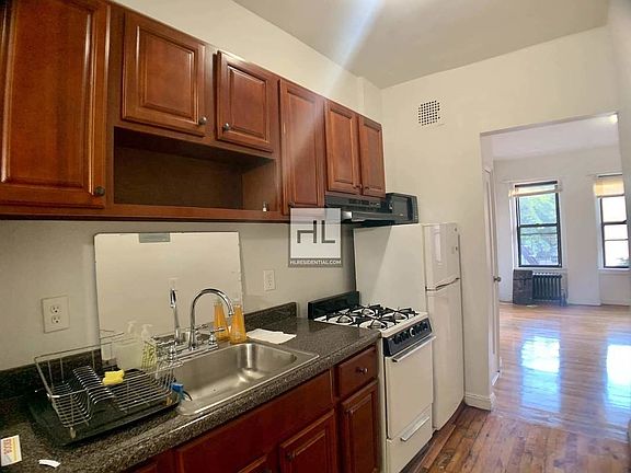 3rd image of 487 Saint Johns Pl #B2