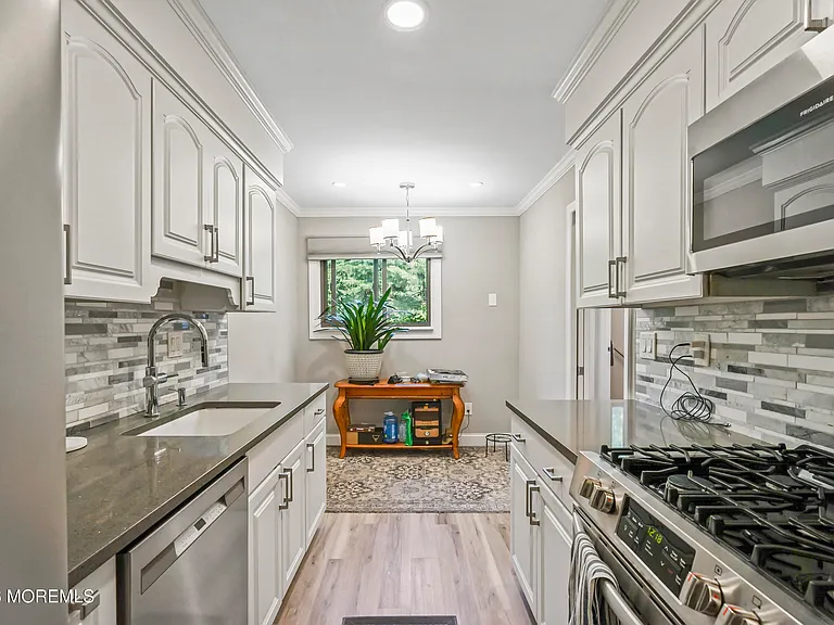 2 Joyce Ct — Photo 3
