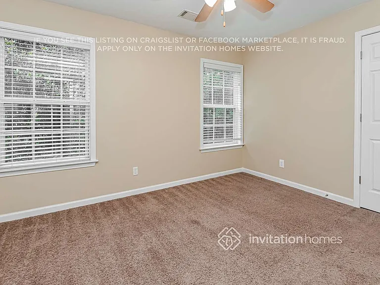 940 Island Bluff Ln — Photo 9