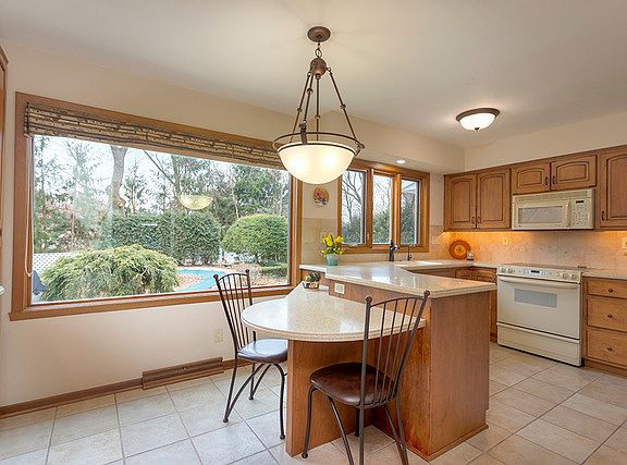 5th image of 4935 Crofton Dr