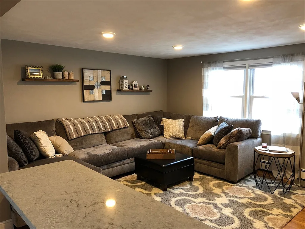 2 bed, 1.0 bath, 900 sqft, $3,000 — Photo 3