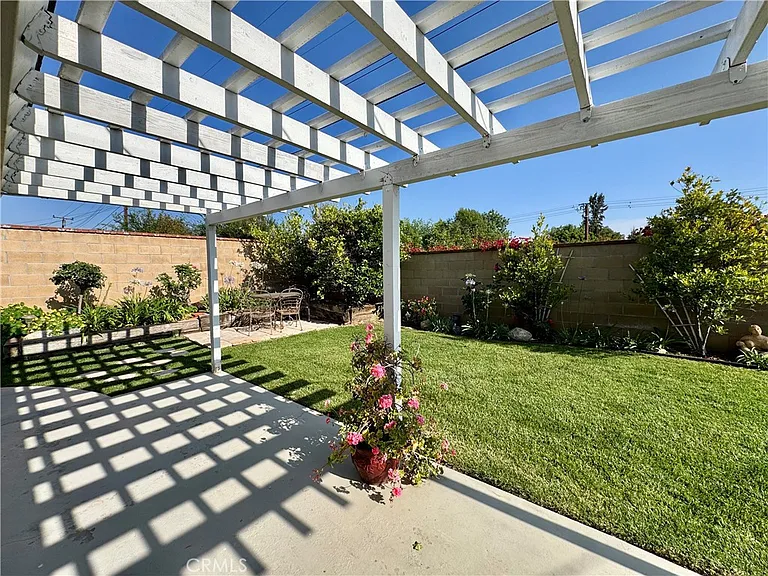 18572 Avolinda Dr — Photo 55