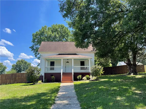 3 Wardlaw St, Pelzer, SC 29669