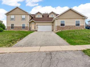 4700 Westchester Dr NE UNIT B, Cedar Rapids, IA 52402