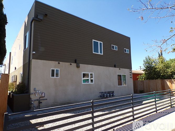 1st image of 7447 Troost Ave #1/2