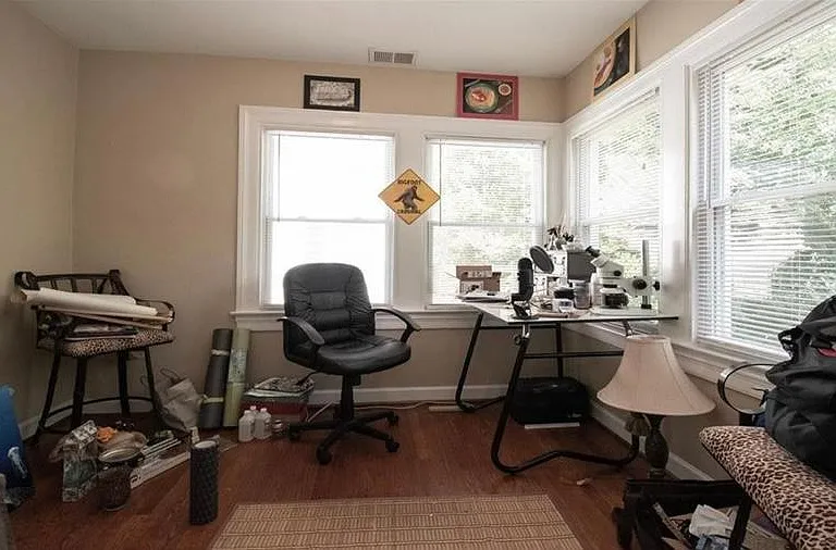 607 Colonial Cir SE — Photo 11