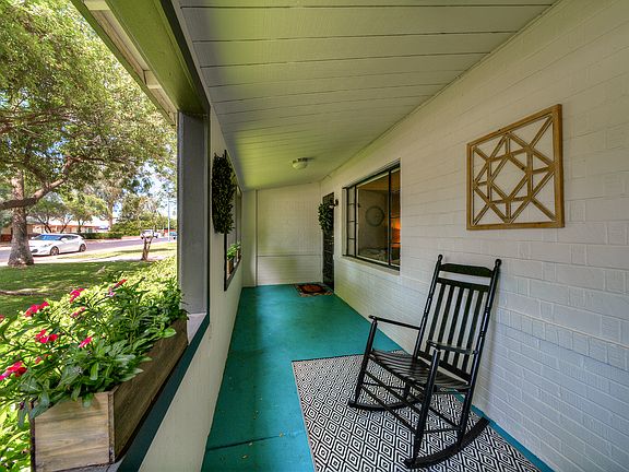 2nd image of 524 W San Juan Ave