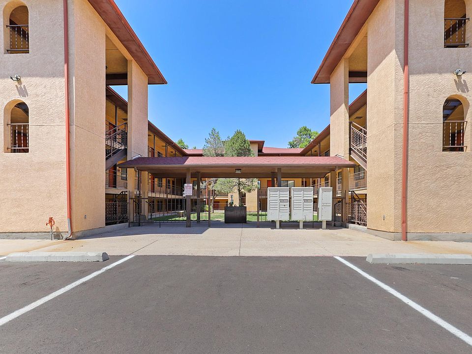 Entrance to courtyards
