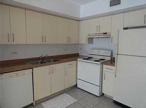 3640 N 56th Ave #401 — Photo 7