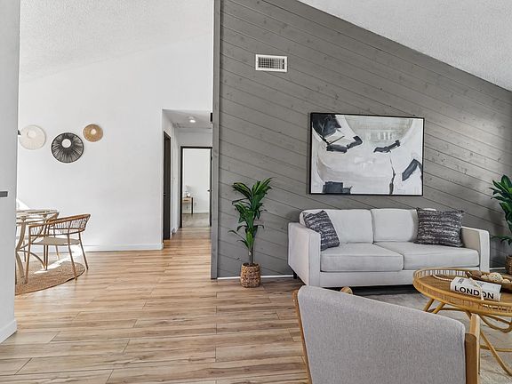 4th image of 12650 Lakeshore Dr Unit 115