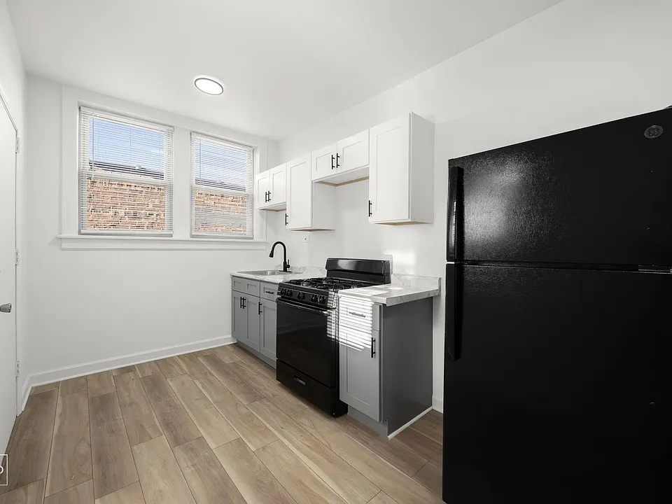 7901 S Dobson