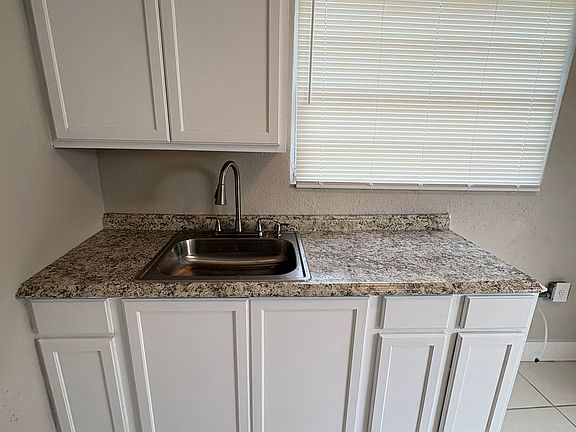 5th image of 2473 SW 14th St #2