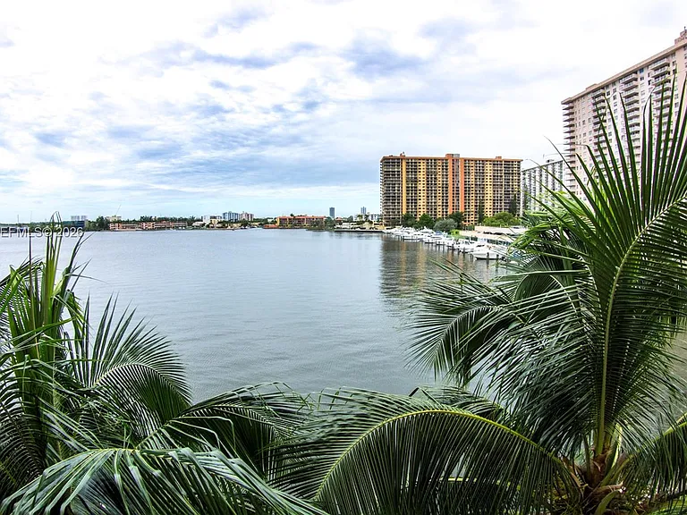 17150 N Bay Rd #2408 — Photo 31