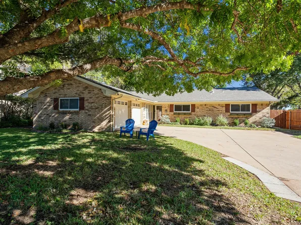 1207 Mildred Ln, Benbrook, TX 76126