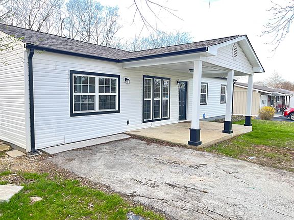 4th image of 208 Robert E Lee St