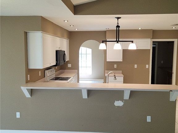 4th image of 4004 Chiquita Blvd S