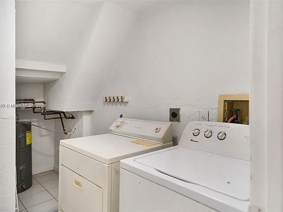 2nd image of 726 Jefferson Ave APT 4