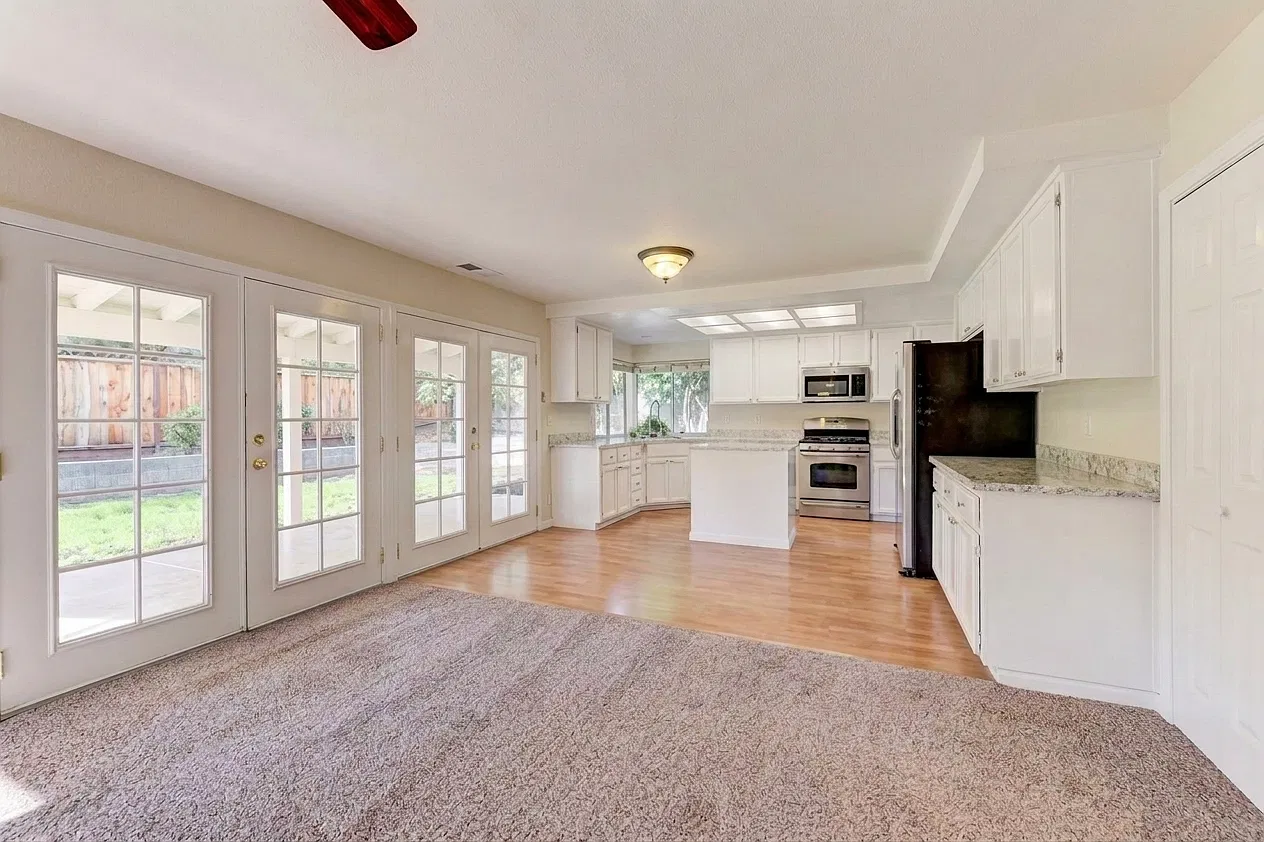 23 Foxtail Ct — Photo 4