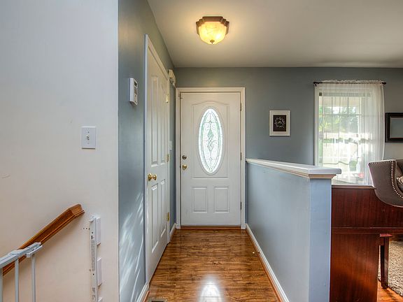 5th image of 9611 Hickory Hill Dr