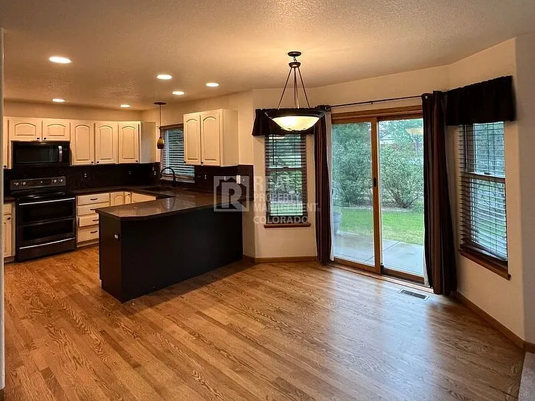 2511 Glendale Ct — Photo 7
