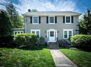 70 Beechwood Ave, Manhasset, NY 11030